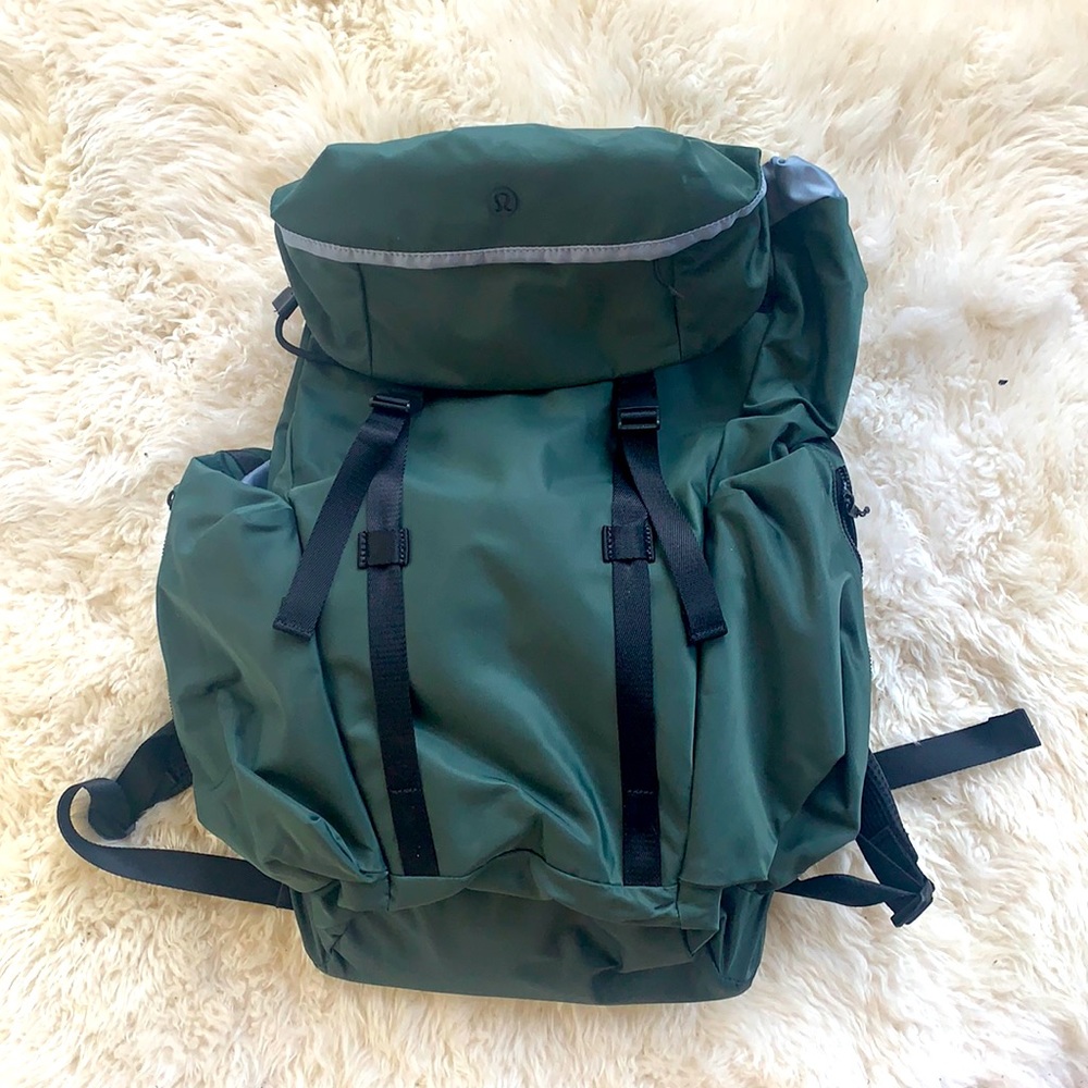Lululemon Urban Nomad Backpack NWT (black/green)